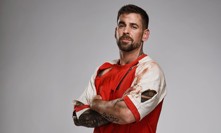 Adam má blízko k rapu. 