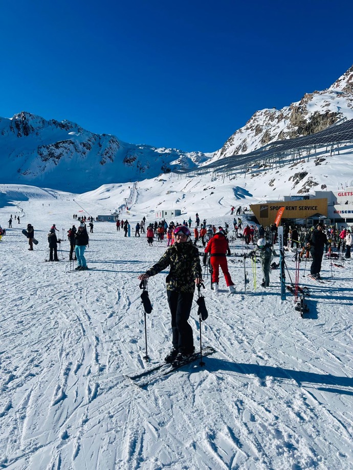 FOTO: Veronika Žilková tráví čas na horách se scenáristou Ivanem Hubačem. – stránka 6