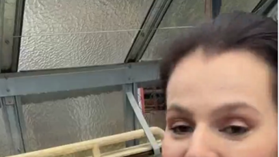 FOTO: Ornella Koktová ve skleníku.