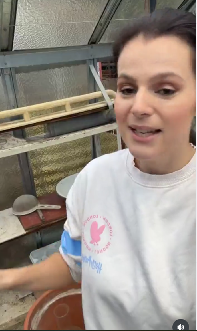 FOTO: Ornella Koktová ve skleníku. – stránka 10