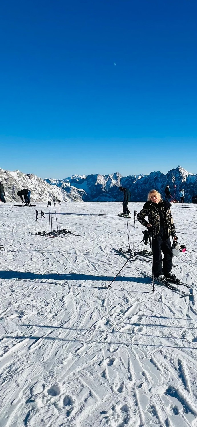 FOTO: Veronika Žilková tráví čas na horách se scenáristou Ivanem Hubačem. – stránka 3