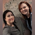 Belladonna (vlevo) a Kvízová dáma (vpravo) z pořadu Na lovu se náhodou potkaly v divadle Semafor.