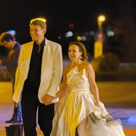 S manželem Vojtou Dykem byli sladěni do světlých tónů, ovšem s černým akcentem. 