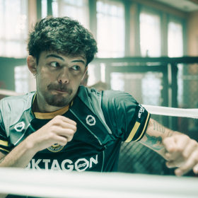 První ukázka z filmu Bojovník odhaluje syrové drama o hledání druhé šance: Milan Ondrík svádí nejtěžší zápas svého života