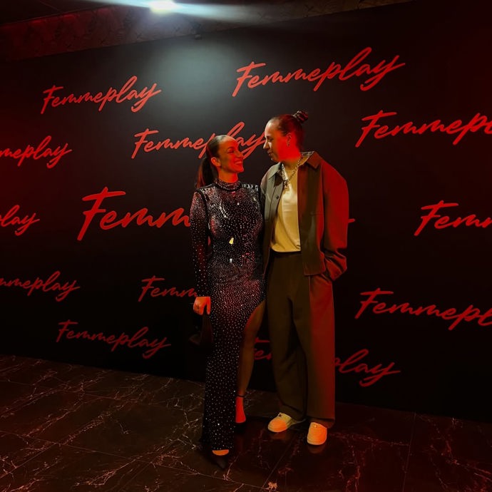 FOTO: Samantha s přítelkyní. – stránka 3