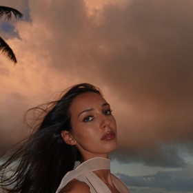 Charlotte Ella Gottová se proměnila v dospělou slečnu. 