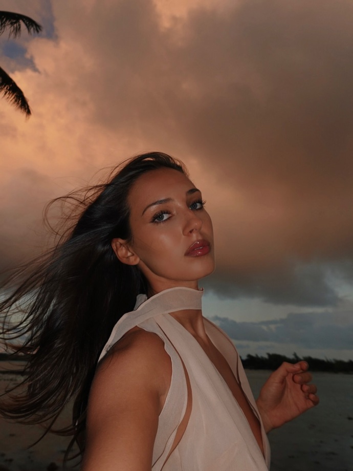 FOTO: Charlotte Ella Gottová se proměnila v dospělou slečnu. – stránka 1