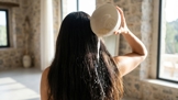 Sbohem unavené chmýří: Levný asijský trik s rýžovou vodou promění vaše vlasy v hustou hřívu téměř zadarmo