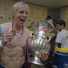 Český fotbalový svět si dnes připomíná nesmírně smutné výročí spojené s jedním z našich nejlepších obránců.