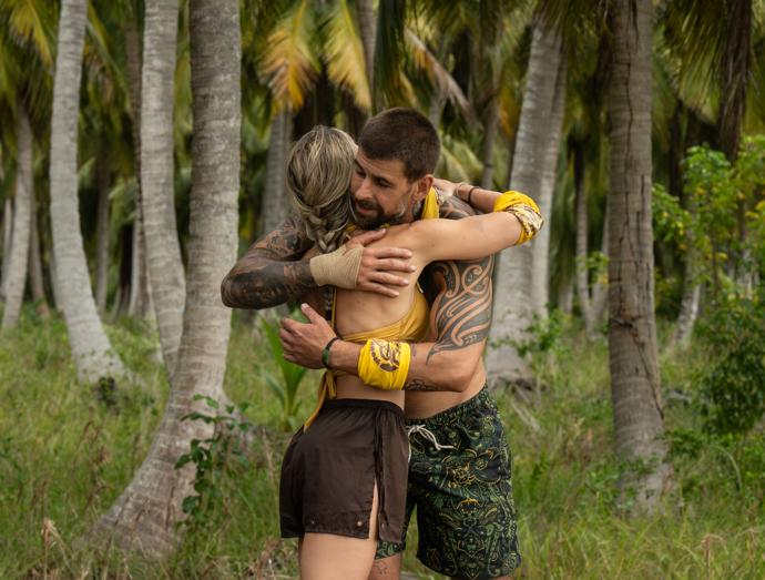 FOTO: Adam Chlpík a Kristina Hrbková se obejmuli. – stránka 29