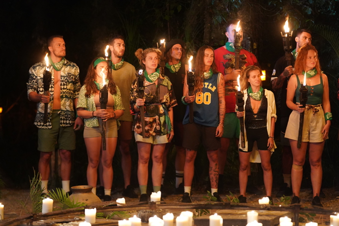 FOTO: Kmen Hrdinů během speciální kmenové radě. – stránka 9