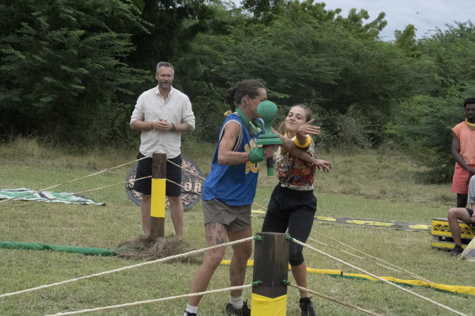 FOTO: Alžběta Levínská a Johana Nováčková během souboje o odměnu. – stránka 24