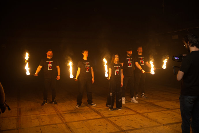 FOTO: Ostřílenou pětici muzikantů oslovila náctiletá vycházející hvězda zcela sama. – stránka 4