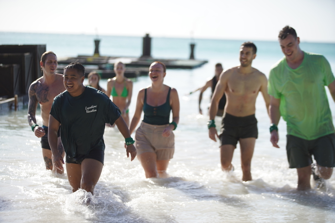 FOTO: Lukáš Švec v reality show Survivor předvádí výborné fyzické výkony. – stránka 72
