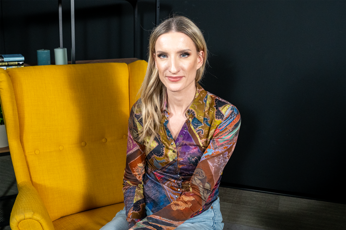 FOTO: Extra host Adela Vinczeová foto 01 – stránka 5