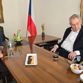 Extra host Miloš Zeman.