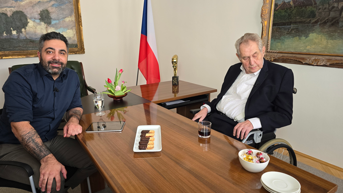 FOTO: Extra host Miloš Zeman foto 01 – stránka 15
