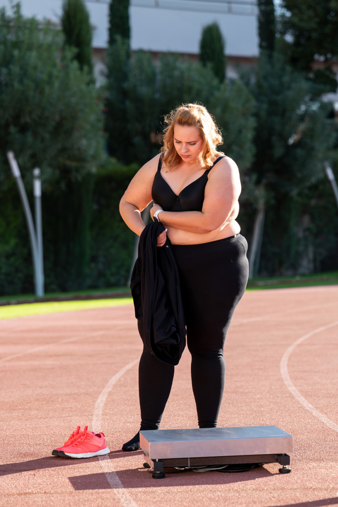 FOTO: Marcela na atletickém ovále. – stránka 28