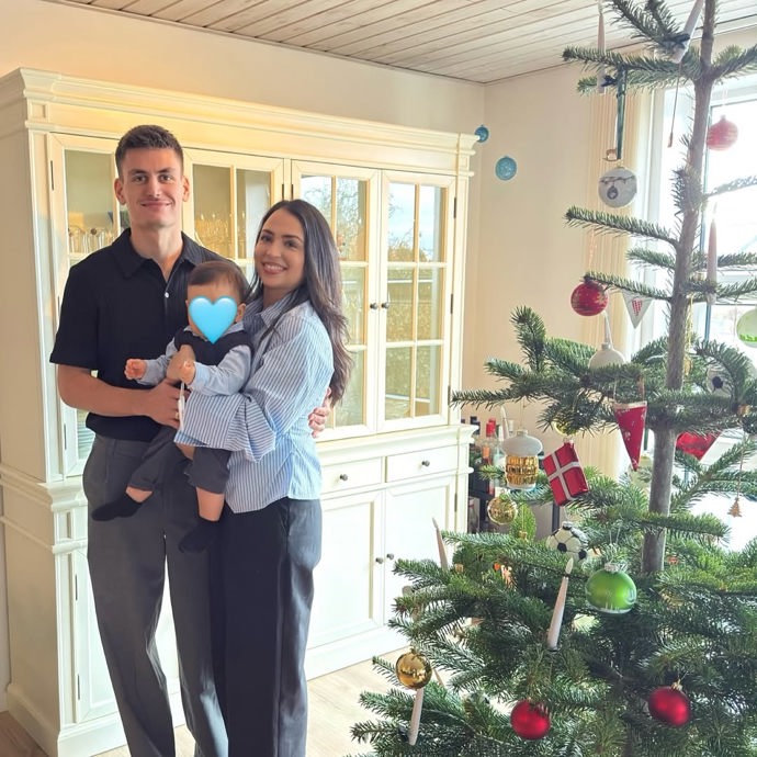 FOTO: Büsra Barut, která se v minulosti sama aktivně věnovala fotbalu, je dnes tou největší oporou obránce Joakima Mæhleho. – stránka 4