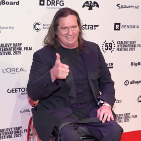 Jan Potměšil je navzdory svému handicapu oceňovaný filmový i divadelní herec.