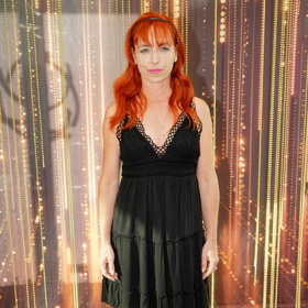 Tenisky nosí Tatiana Dyková s oblibou. A kvůli svým rolím také často střídá barvu vlasů. 