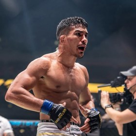 Krvavá minulost zápasníka Oktagonu. Igor Severino pokousal soupeře do krve