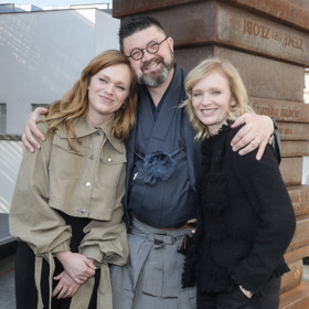 Ester a Aňa Geislerová se žákem svého otce.