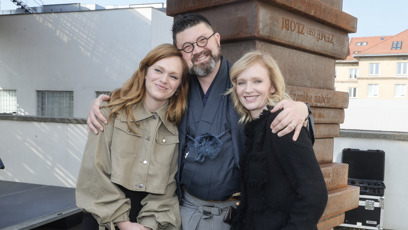 FOTO: Ester a Aňa Geislerová se žákem svého otce.