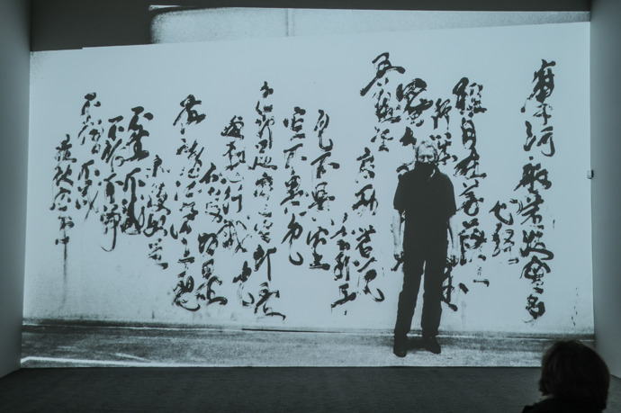 FOTO: Výstava představuje celoživotní práci japanaloga, novináře, kaligrafisty a pedagoga Petra Geislera. – stránka 4