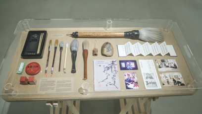 FOTO: Výstava představuje celoživotní práci japanaloga, novináře, kaligrafisty a pedagoga Petra Geislera.