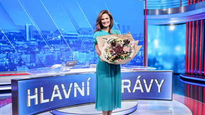 FOTO: Klára Doležalová moderuje zprávy na CNN Prima News.