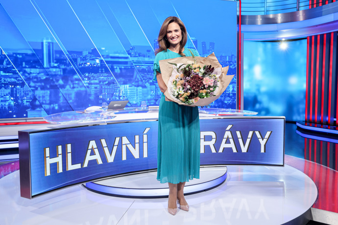 FOTO: Klára Doležalová moderuje zprávy na CNN Prima News. – stránka 1