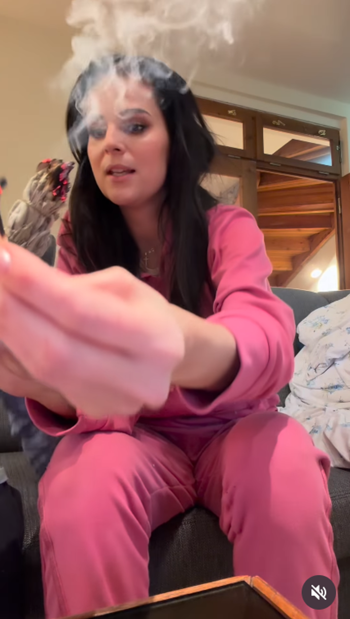 FOTO: Ornella Koktová vykouřila svůj nový domov. – stránka 9