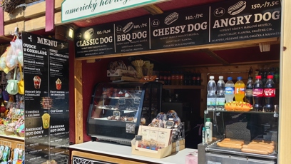 FOTO: Kromě tradičních velikonočních výrobků můžete zakoupit i hot-dog.