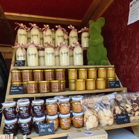 U stánků plných dobrot je těžké si vybrat a lehké se nechat zlákat.