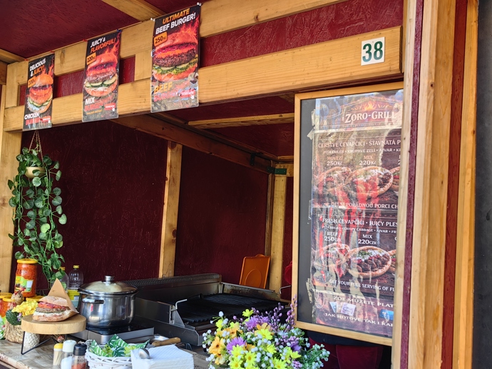 FOTO: Velikonoční trhy nabízejí velké spektrum pokrmů. – stránka 9