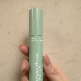 Redaktorka Monika také vyzkoušela několik řasenek. Miraculeuse Définition od značky Yves Rocher ji potěšila přirozeným efektem bez zatížení. Řasenka vychází na 579 Kč.