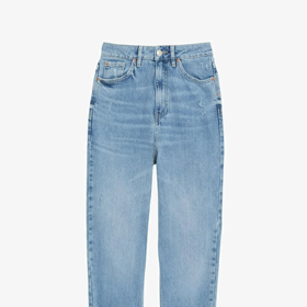 Podobné džíny, jaké oblékla i herečka Michelle Pfeiffer, má v nabídce Marks&Spencer, a to za 1 571 Kč.