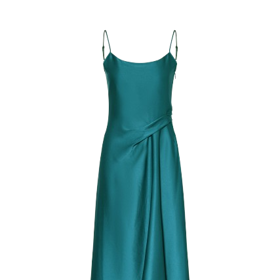 Sako se v přechodovém období hodí i proto, že pod něj můžete obléct lehčí šaty. Tento saténový kousek je od značky REISS, a vychází na 4250 Kč.