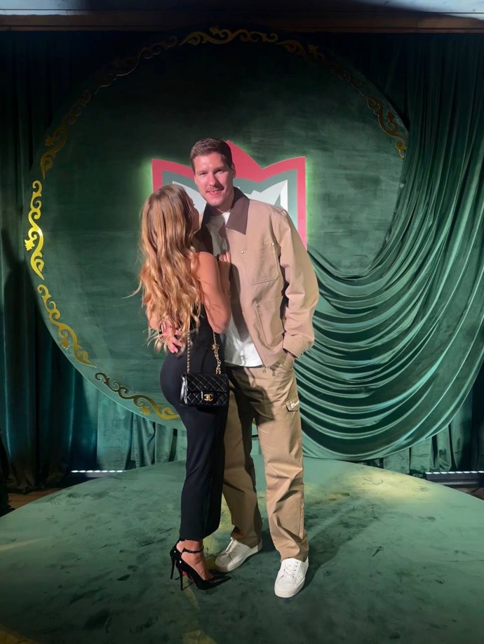 FOTO: Dmitrij Jaškin s novou snoubenkou. – stránka 6