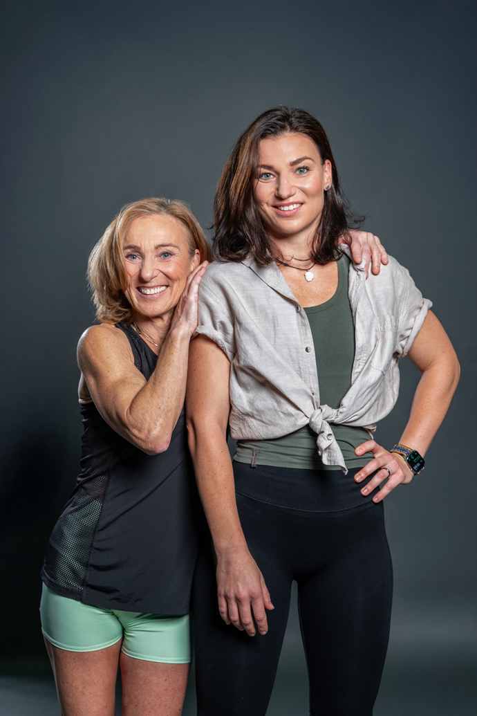 FOTO: Jednou z nejvýraznějších tváří celého závodu je bezesporu legendární česká kaskadérka Hana Dvorská. – stránka 13