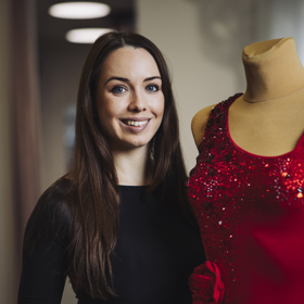 Módní návrhářka Kateřina Šmejkalová v Brně založila značku NOSME, která šije krasobruslařské, ale také taneční a gymnastické kostýmy.