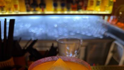 FOTO: Laura Vargová dělala barmanku v Itálii.