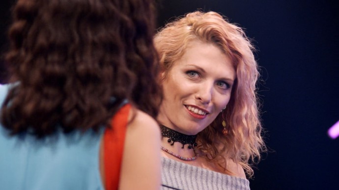 FOTO: Lucie, která vystupuje pod  uměleckým jménem Luc Tuc miluje techno, tvoří hudbu, rapuje, maluje. – stránka 22