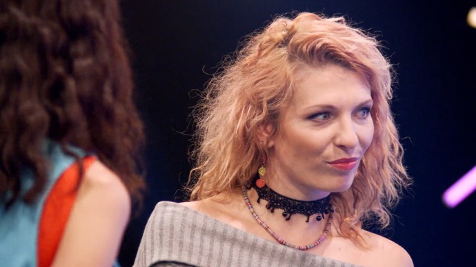 FOTO: Lucie, která vystupuje pod  uměleckým jménem Luc Tuc miluje techno, tvoří hudbu, rapuje, maluje. – stránka 21