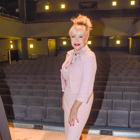 V růžové jsme mohli vidět také herečku Janu Švandovou.