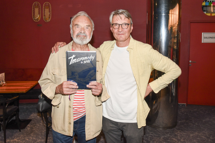 FOTO: Zdeněk Svěrák po boku syna Jana. – stránka 5