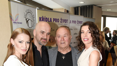 FOTO: Šárka Vaňková s Petrem Jandou a Dashou.