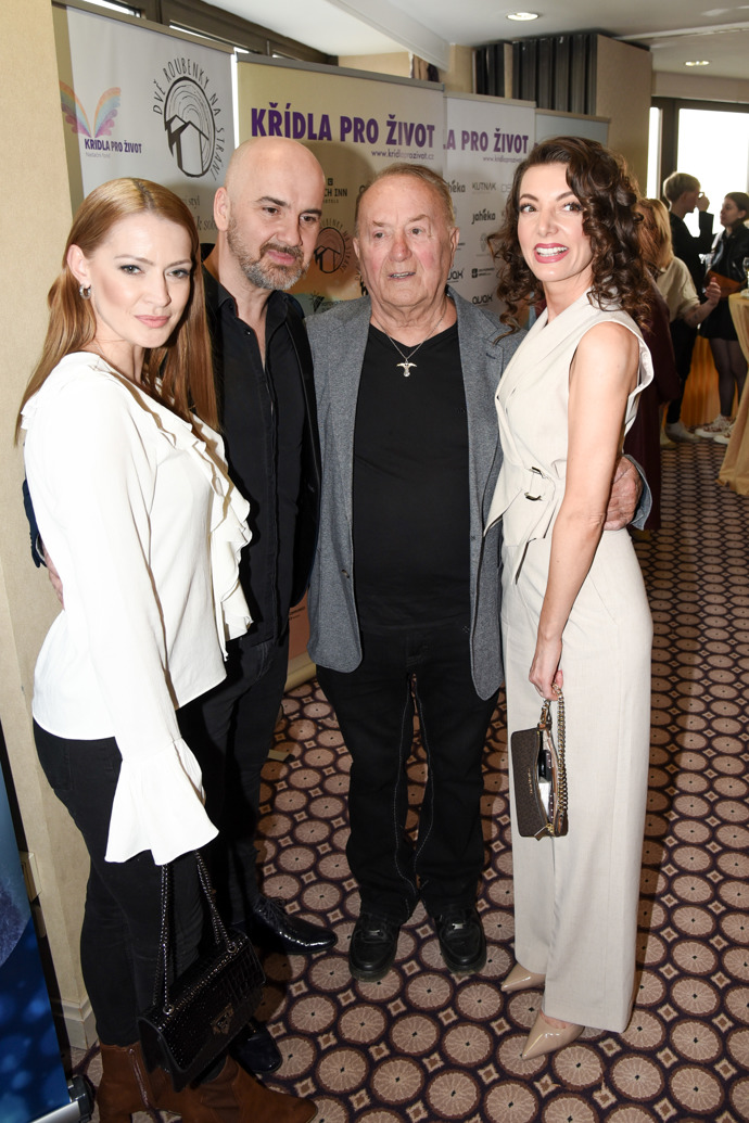 FOTO: Šárka Vaňková s Petrem Jandou a Dashou. – stránka 3