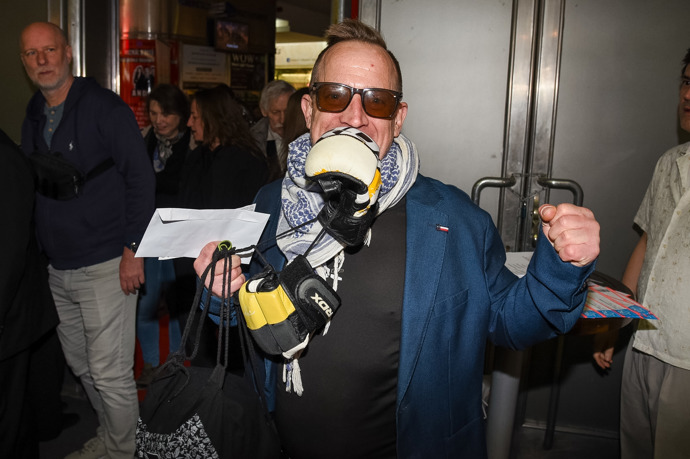 FOTO: Do společnosti vyrazil rovnou z boxerského tréninku. – stránka 8